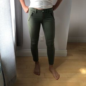 🌻2/$22🌻American Eagle 🦅 army green capri Pants